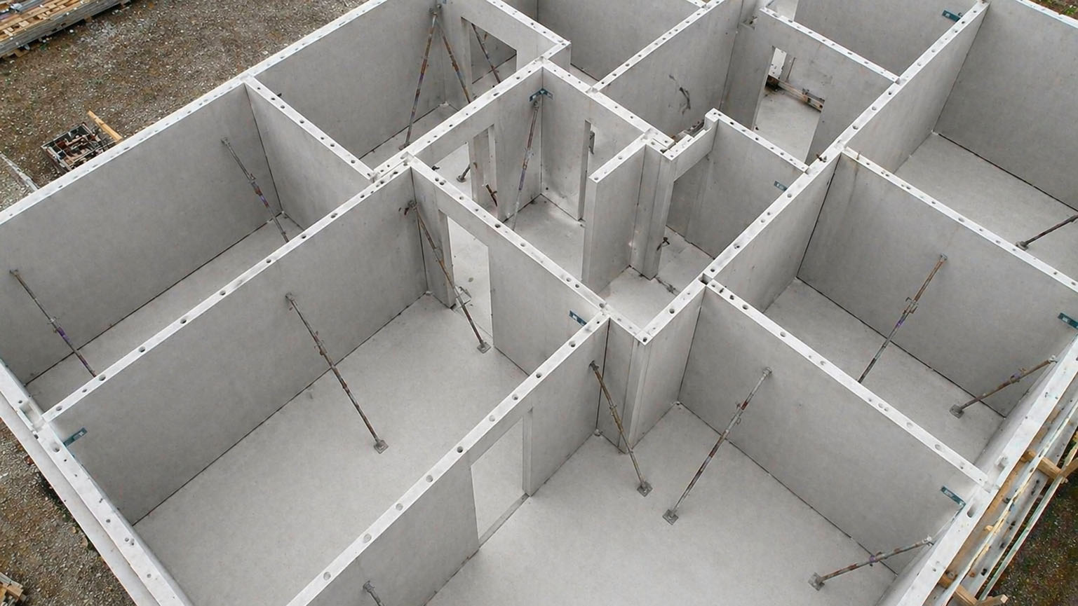 Prefabbeton constructie op de werf